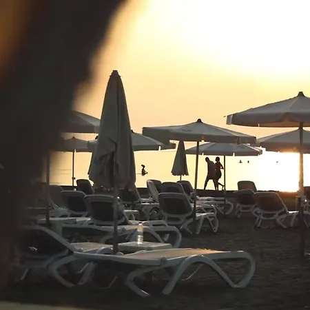 Apartment Mackenzie By The Sea Ground Floor Larnaca