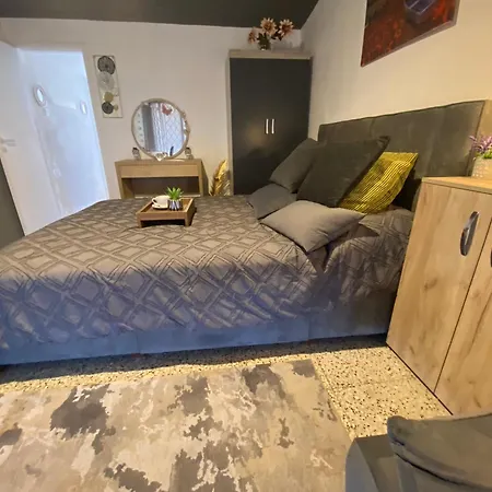 Mackenzie By The Sea Ground Floor Apartment Larnaca