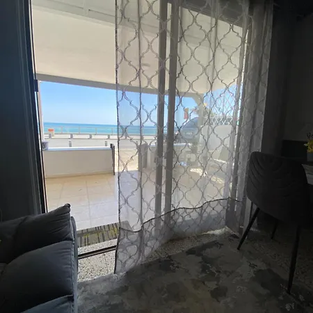 Apartment Mackenzie By The Sea Ground Floor Larnaca