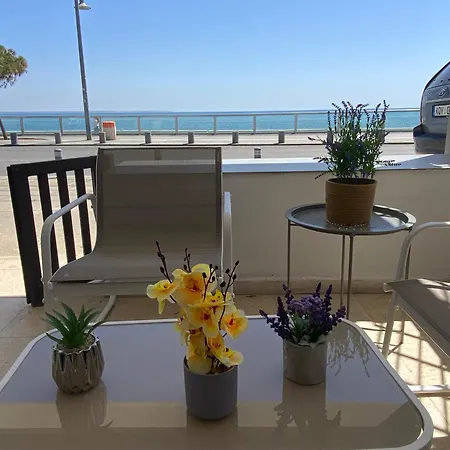Apartment Mackenzie By The Sea Ground Floor Larnaca