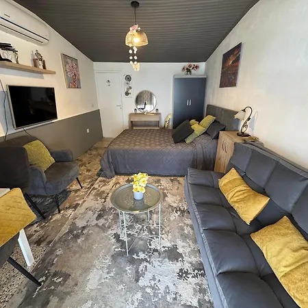 Apartment Mackenzie By The Sea Ground Floor Larnaca