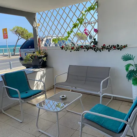 Apartment Mackenzie By The Sea Larnaca